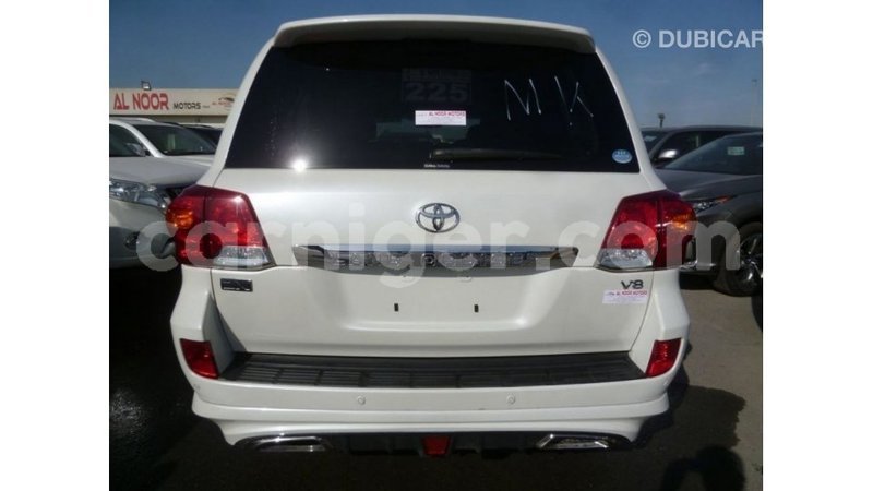 Big with watermark toyota land cruiser agadez import dubai 5968