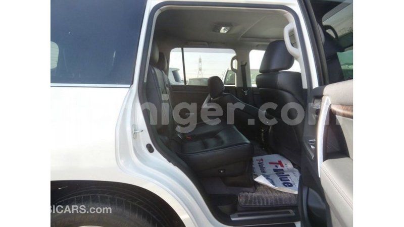 Big with watermark toyota land cruiser agadez import dubai 5968