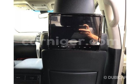 اشتري Imported Toyota Land Cruiser White شاحنة في Import - Dubai في أغاديز اشتري Imported Toyota Land Cruiser White شاحنة في Import - Dubai في أغاديز