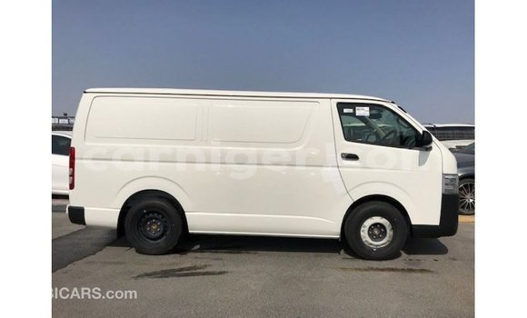 اشتري Imported Toyota Hiace White سيارة في Import - Dubai في أغاديز اشتري Imported Toyota Hiace White سيارة في Import - Dubai في أغاديز