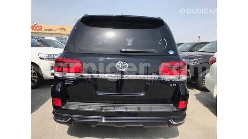 Big with watermark toyota land cruiser agadez import dubai 5973