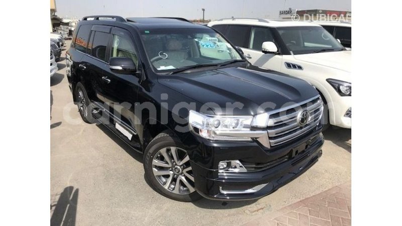 Big with watermark toyota land cruiser agadez import dubai 5973