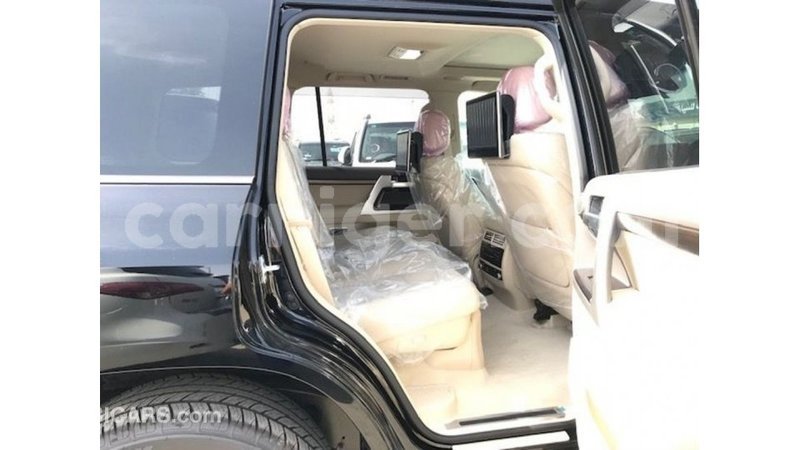 Big with watermark toyota land cruiser agadez import dubai 5973