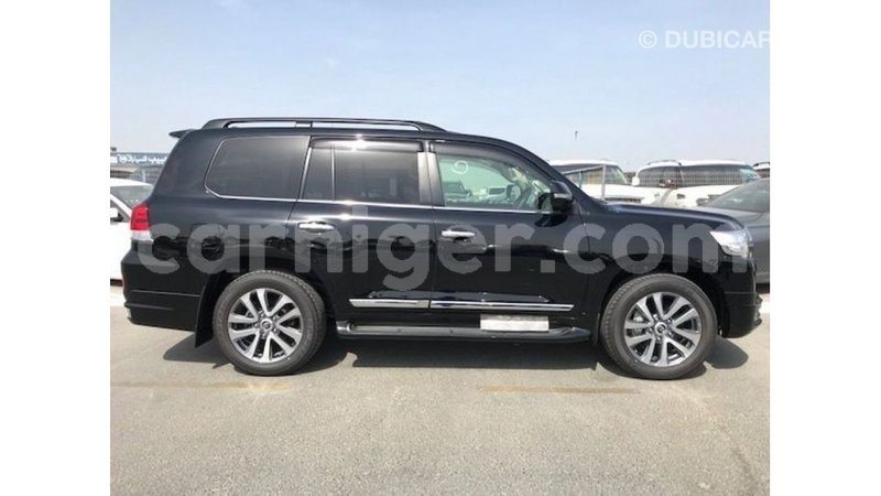 Big with watermark toyota land cruiser agadez import dubai 5973