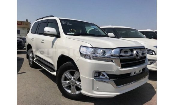 Acheter Import Utilitaire Toyota Land Cruiser Blanc à Import - Dubai, Agadez Acheter Import Utilitaire Toyota Land Cruiser Blanc à Import - Dubai, Agadez