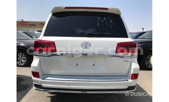 Acheter Import Utilitaire Toyota Land Cruiser Blanc à Import - Dubai, Agadez Acheter Import Utilitaire Toyota Land Cruiser Blanc à Import - Dubai, Agadez