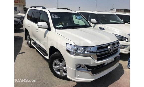 Acheter Import Utilitaire Toyota Land Cruiser Blanc à Import - Dubai, Agadez Acheter Import Utilitaire Toyota Land Cruiser Blanc à Import - Dubai, Agadez