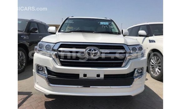 Acheter Import Utilitaire Toyota Land Cruiser Blanc à Import - Dubai, Agadez Acheter Import Utilitaire Toyota Land Cruiser Blanc à Import - Dubai, Agadez