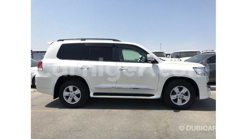 Big with watermark toyota land cruiser agadez import dubai 5974