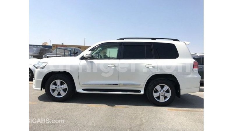 Big with watermark toyota land cruiser agadez import dubai 5974