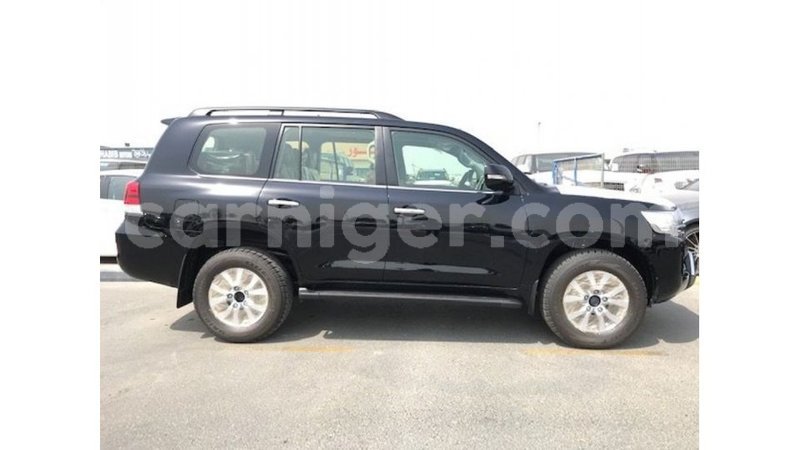 Big with watermark toyota land cruiser agadez import dubai 5979