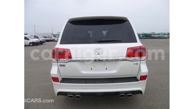 Big with watermark toyota land cruiser agadez import dubai 5981