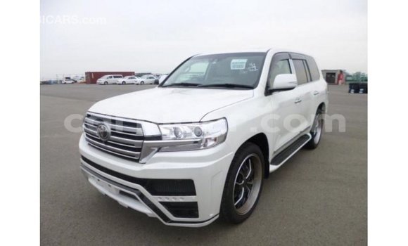 Sayi Imported Toyota Land Cruiser White Babbar mota in Import - Dubai a Agadez Sayi Imported Toyota Land Cruiser White Babbar mota in Import - Dubai a Agadez