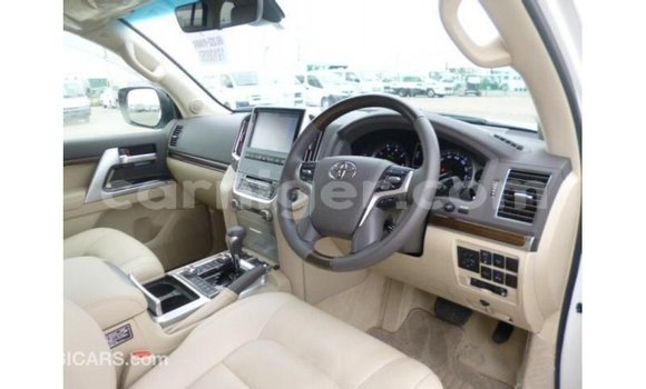 Sayi Imported Toyota Land Cruiser White Babbar mota in Import - Dubai a Agadez Sayi Imported Toyota Land Cruiser White Babbar mota in Import - Dubai a Agadez