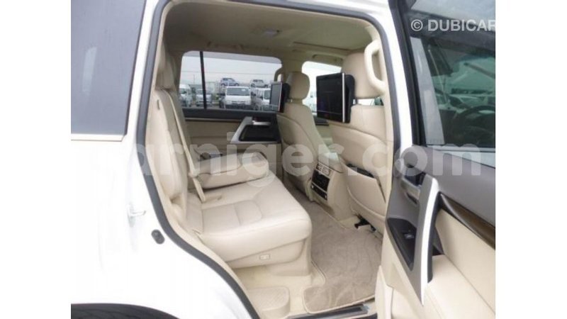 Big with watermark toyota land cruiser agadez import dubai 5981