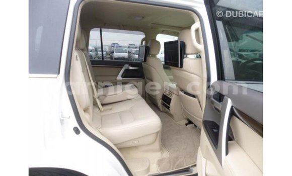 Sayi Imported Toyota Land Cruiser White Babbar mota in Import - Dubai a Agadez Sayi Imported Toyota Land Cruiser White Babbar mota in Import - Dubai a Agadez