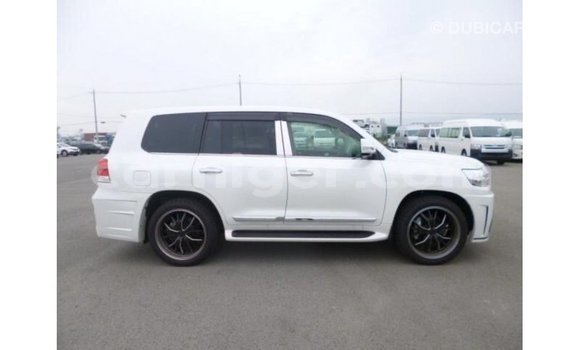 Sayi Imported Toyota Land Cruiser White Babbar mota in Import - Dubai a Agadez Sayi Imported Toyota Land Cruiser White Babbar mota in Import - Dubai a Agadez