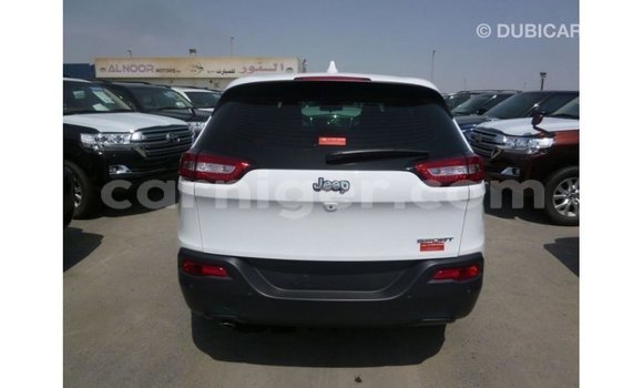 Acheter Import Voiture Jeep Cherokee Blanc à Import - Dubai, Agadez Acheter Import Voiture Jeep Cherokee Blanc à Import - Dubai, Agadez