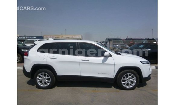 Acheter Import Voiture Jeep Cherokee Blanc à Import - Dubai, Agadez Acheter Import Voiture Jeep Cherokee Blanc à Import - Dubai, Agadez