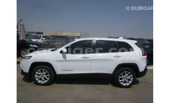 Acheter Import Voiture Jeep Cherokee Blanc à Import - Dubai, Agadez Acheter Import Voiture Jeep Cherokee Blanc à Import - Dubai, Agadez