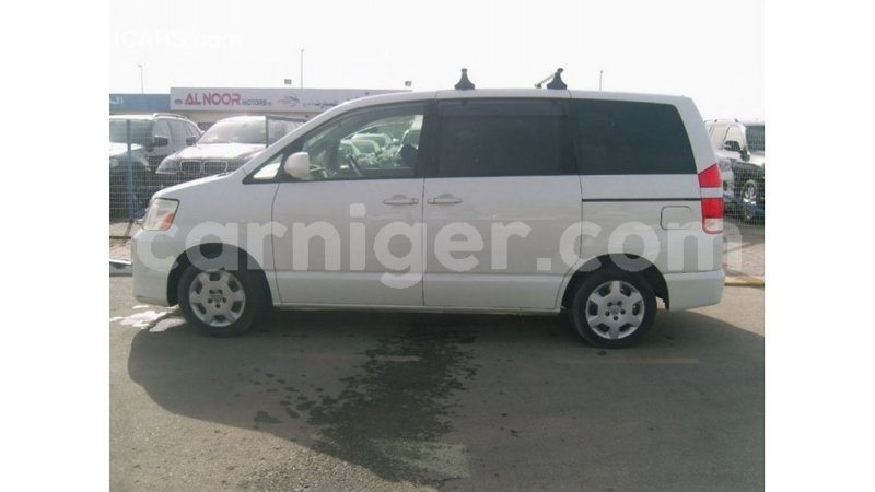 Big with watermark toyota noah agadez import dubai 5987