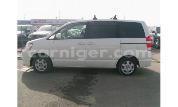 Acheter Import Voiture Toyota Noah Blanc à Import - Dubai, Agadez Acheter Import Voiture Toyota Noah Blanc à Import - Dubai, Agadez