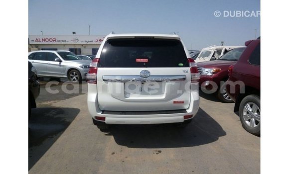 Acheter Import Voiture Toyota Prado Blanc à Import - Dubai, Agadez Acheter Import Voiture Toyota Prado Blanc à Import - Dubai, Agadez