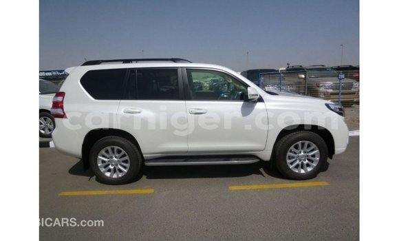 Acheter Import Voiture Toyota Prado Blanc à Import - Dubai, Agadez Acheter Import Voiture Toyota Prado Blanc à Import - Dubai, Agadez