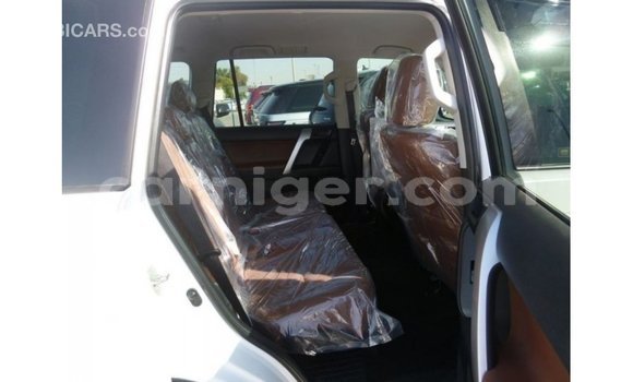 Acheter Import Voiture Toyota Prado Blanc à Import - Dubai, Agadez Acheter Import Voiture Toyota Prado Blanc à Import - Dubai, Agadez
