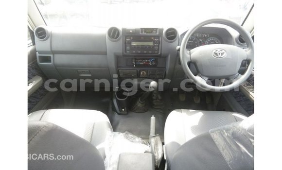 Acheter Import Utilitaire Toyota Land Cruiser Blanc à Import - Dubai, Agadez Acheter Import Utilitaire Toyota Land Cruiser Blanc à Import - Dubai, Agadez