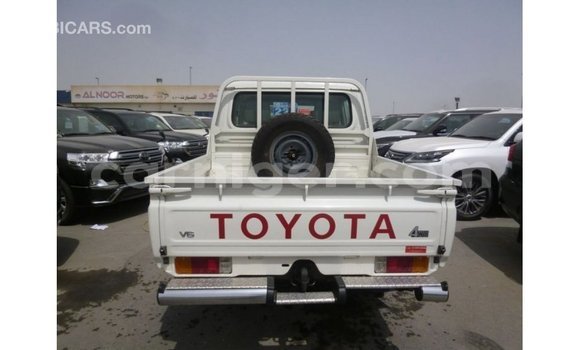 Acheter Import Utilitaire Toyota Land Cruiser Blanc à Import - Dubai, Agadez Acheter Import Utilitaire Toyota Land Cruiser Blanc à Import - Dubai, Agadez