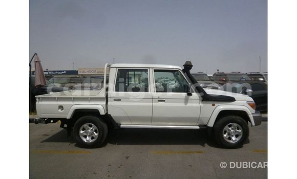 Acheter Import Utilitaire Toyota Land Cruiser Blanc à Import - Dubai, Agadez Acheter Import Utilitaire Toyota Land Cruiser Blanc à Import - Dubai, Agadez