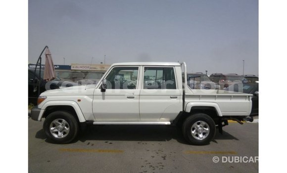 Acheter Import Utilitaire Toyota Land Cruiser Blanc à Import - Dubai, Agadez Acheter Import Utilitaire Toyota Land Cruiser Blanc à Import - Dubai, Agadez