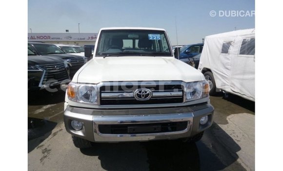 Acheter Import Utilitaire Toyota Land Cruiser Blanc à Import - Dubai, Agadez Acheter Import Utilitaire Toyota Land Cruiser Blanc à Import - Dubai, Agadez