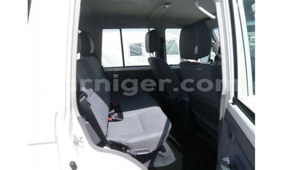 Acheter Import Utilitaire Toyota Land Cruiser Blanc à Import - Dubai, Agadez Acheter Import Utilitaire Toyota Land Cruiser Blanc à Import - Dubai, Agadez