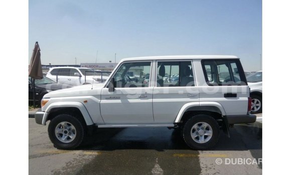 Acheter Import Utilitaire Toyota Land Cruiser Blanc à Import - Dubai, Agadez Acheter Import Utilitaire Toyota Land Cruiser Blanc à Import - Dubai, Agadez