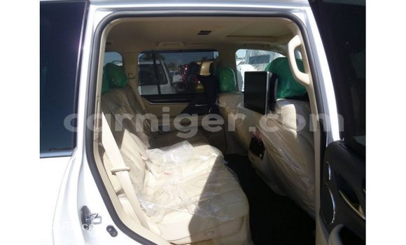 Sayi Imported Lexus LX White Mota in Import - Dubai a Agadez Sayi Imported Lexus LX White Mota in Import - Dubai a Agadez