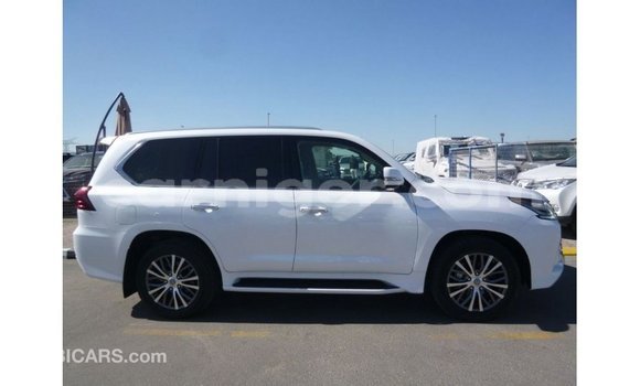 Sayi Imported Lexus LX White Mota in Import - Dubai a Agadez Sayi Imported Lexus LX White Mota in Import - Dubai a Agadez