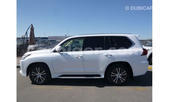 Sayi Imported Lexus LX White Mota in Import - Dubai a Agadez Sayi Imported Lexus LX White Mota in Import - Dubai a Agadez