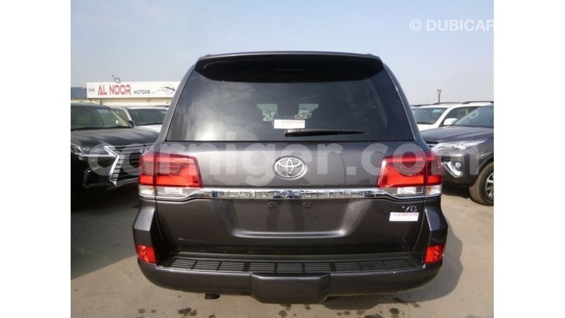 Big with watermark toyota land cruiser agadez import dubai 6036