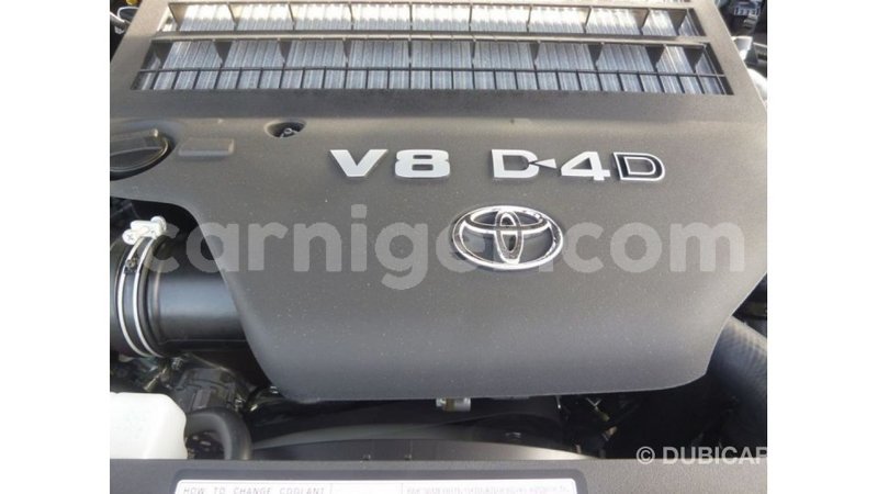 Big with watermark toyota land cruiser agadez import dubai 6036