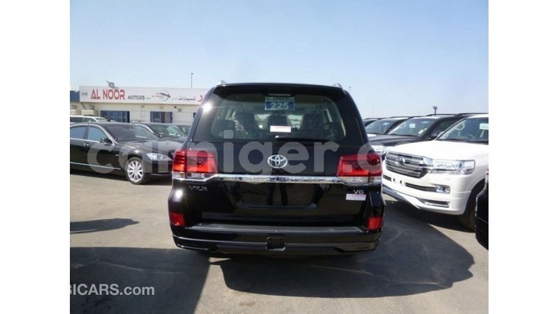 Big with watermark toyota land cruiser agadez import dubai 6039