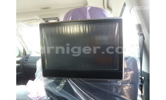 Acheter Import Utilitaire Toyota Land Cruiser Noir à Import - Dubai, Agadez Acheter Import Utilitaire Toyota Land Cruiser Noir à Import - Dubai, Agadez