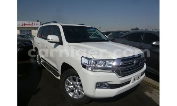 Buy Import Toyota Land Cruiser White Truck in Import - Dubai in Agadez Buy Import Toyota Land Cruiser White Truck in Import - Dubai in Agadez