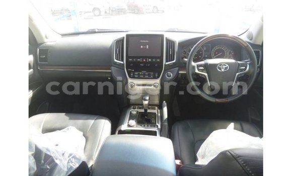 Buy Import Toyota Land Cruiser White Truck in Import - Dubai in Agadez Buy Import Toyota Land Cruiser White Truck in Import - Dubai in Agadez