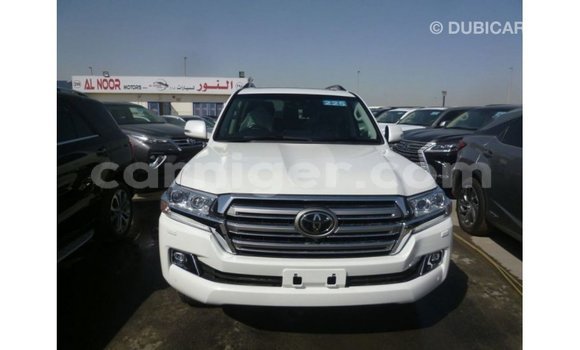 Buy Import Toyota Land Cruiser White Truck in Import - Dubai in Agadez Buy Import Toyota Land Cruiser White Truck in Import - Dubai in Agadez