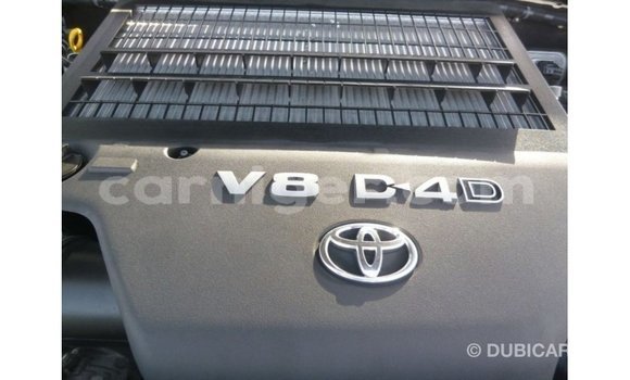 Buy Import Toyota Land Cruiser White Truck in Import - Dubai in Agadez Buy Import Toyota Land Cruiser White Truck in Import - Dubai in Agadez
