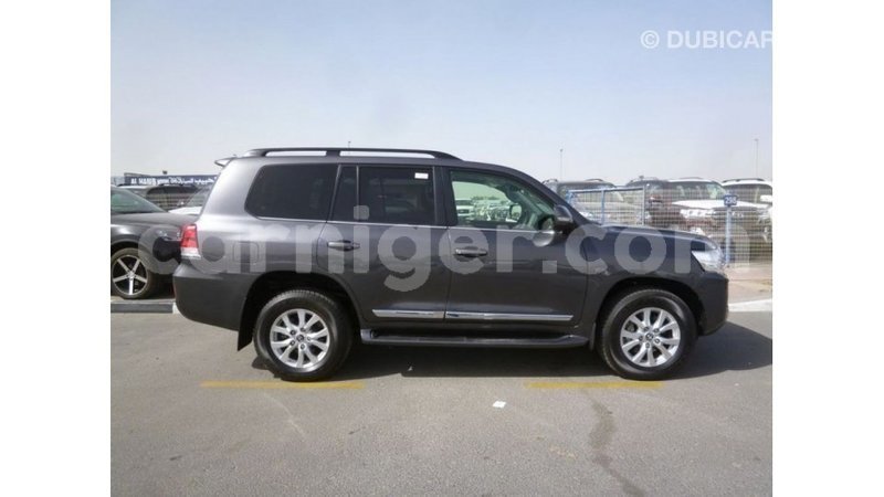 Big with watermark toyota land cruiser agadez import dubai 6042