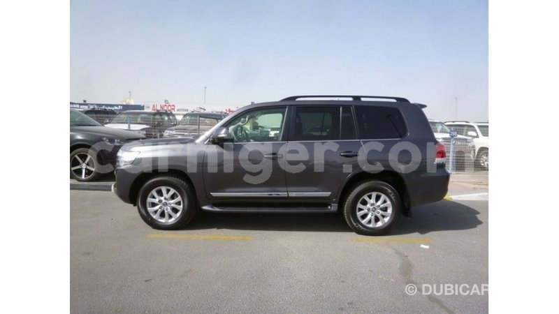 Big with watermark toyota land cruiser agadez import dubai 6042