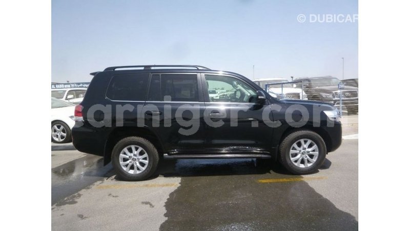 Big with watermark toyota land cruiser agadez import dubai 6044